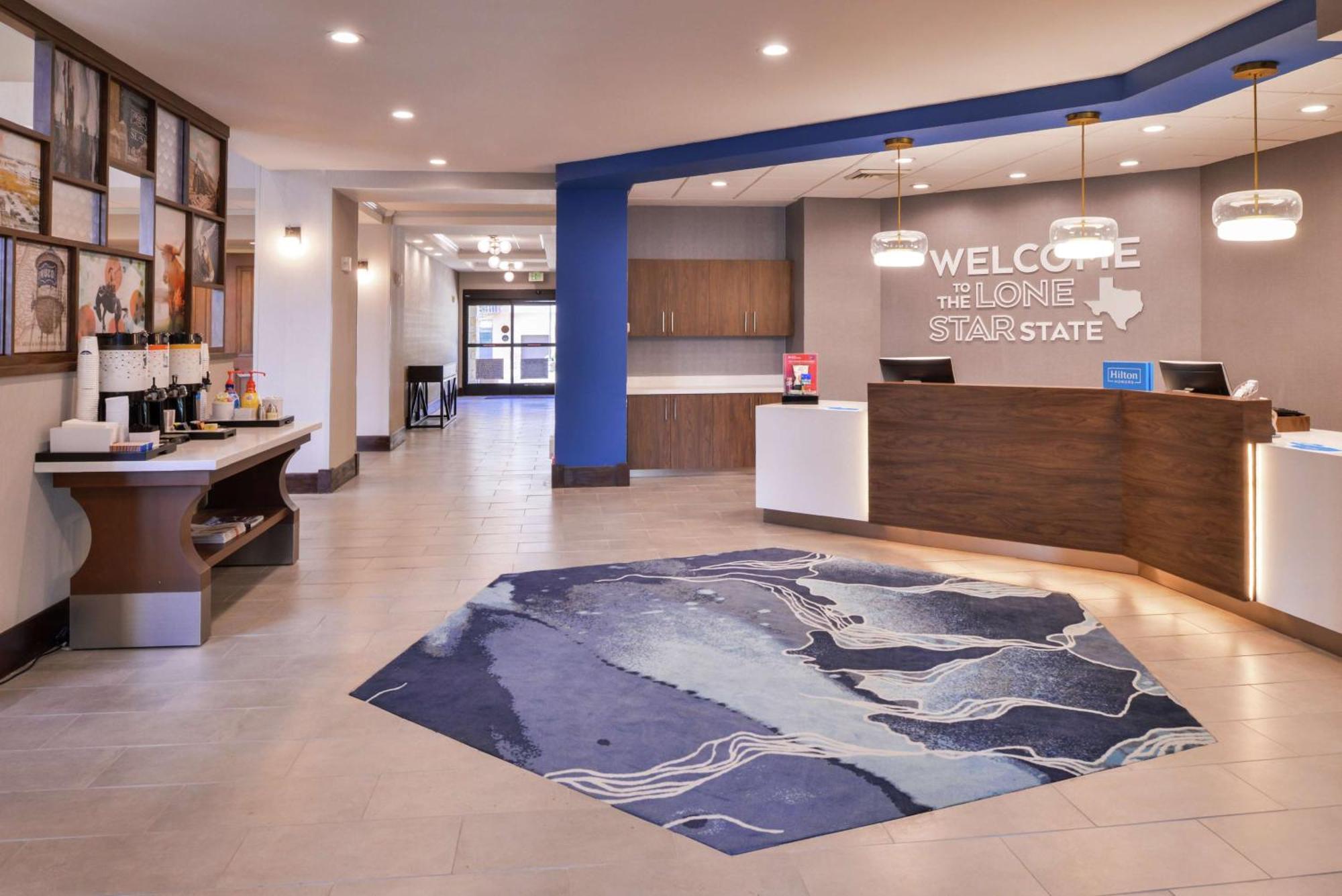 Hampton Inn & Suites Legacy Park-Frisco Exterior photo